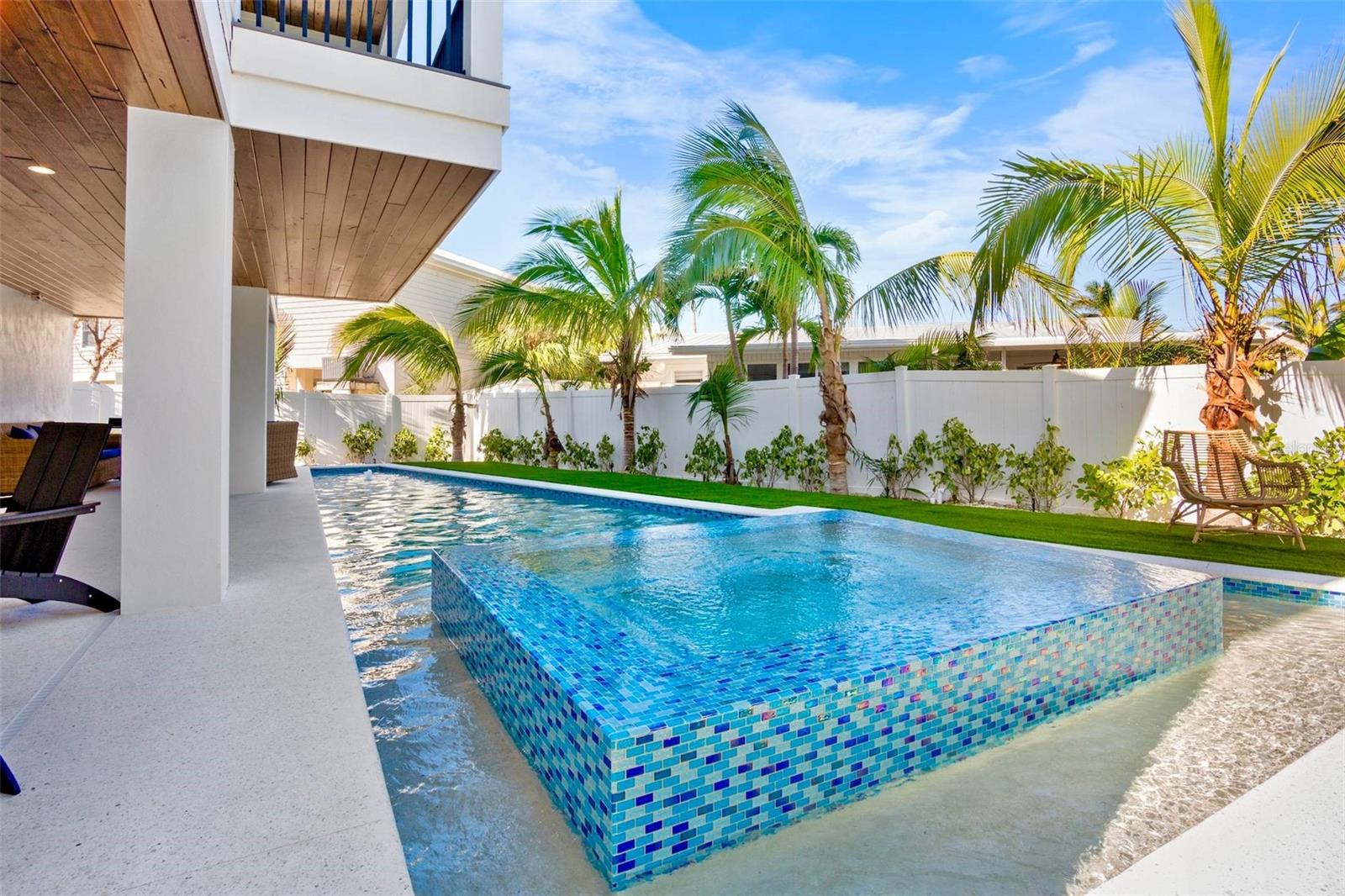 243 S HARBOR DR, HOLMES BEACH, FL, 34217