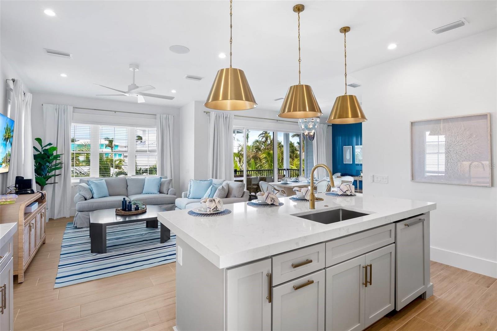 243 S HARBOR DR, HOLMES BEACH, FL, 34217
