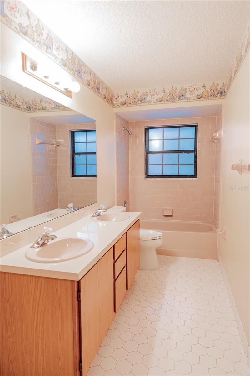 1900 FIREMENS LN, DELTONA, FL, 32738