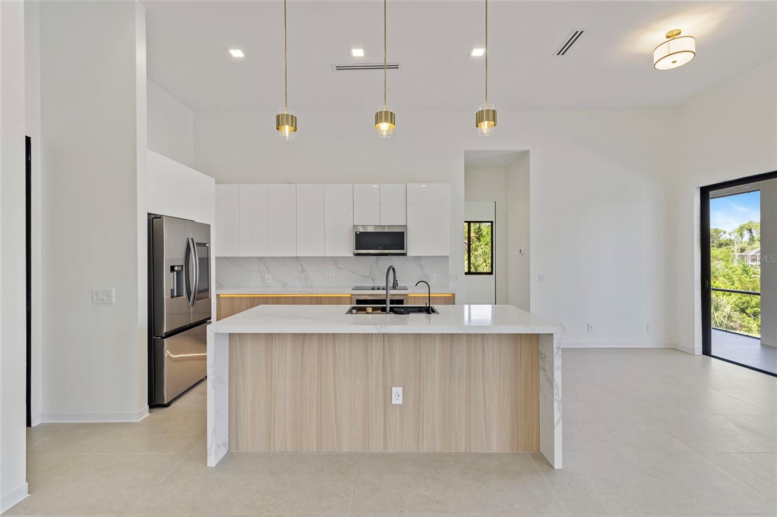 15048 HENNIPEN CIR, PORT CHARLOTTE, FL, 33981