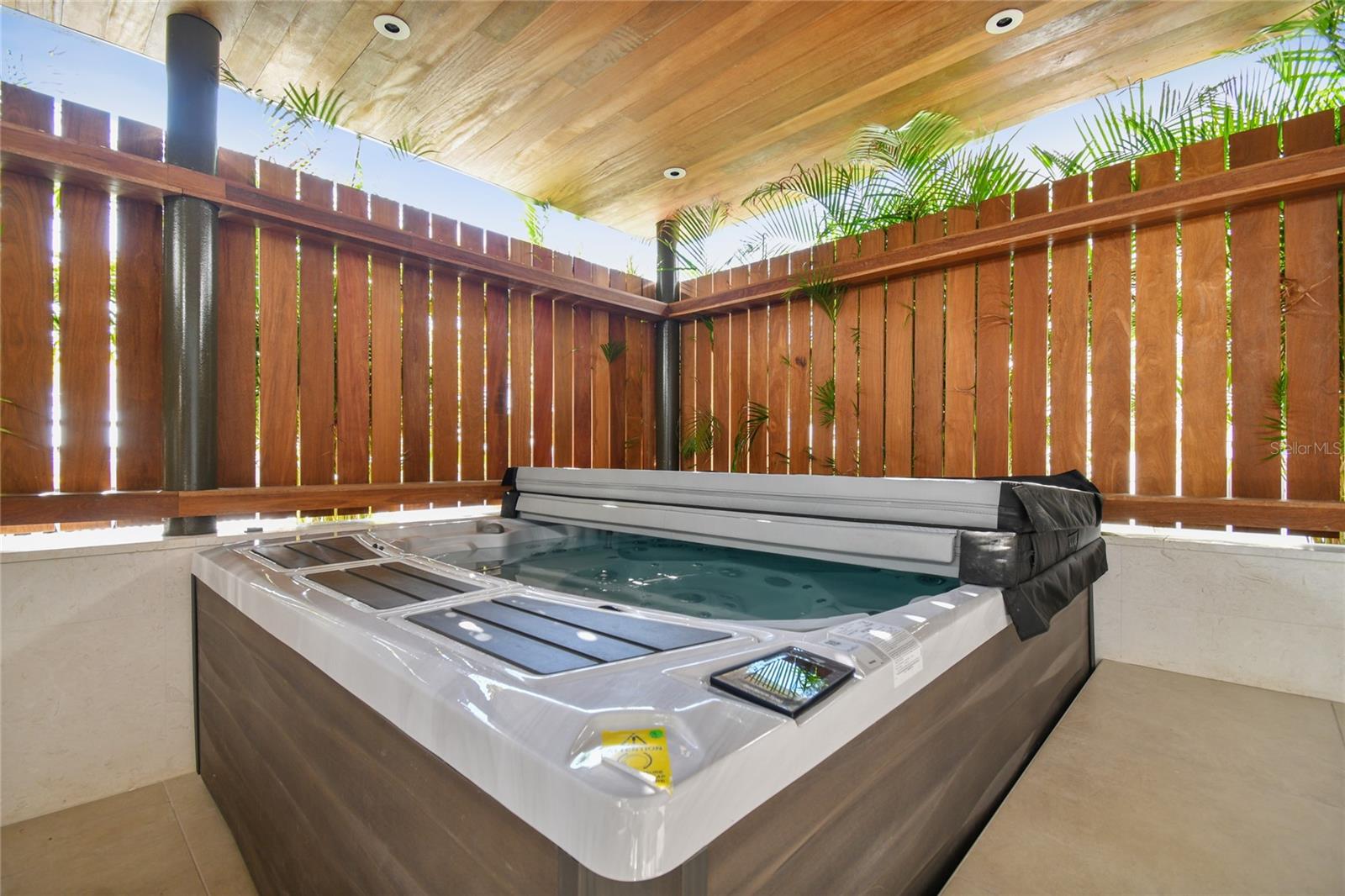 1020 SUNSET POINT RD RD #405, CLEARWATER, FL, 33755