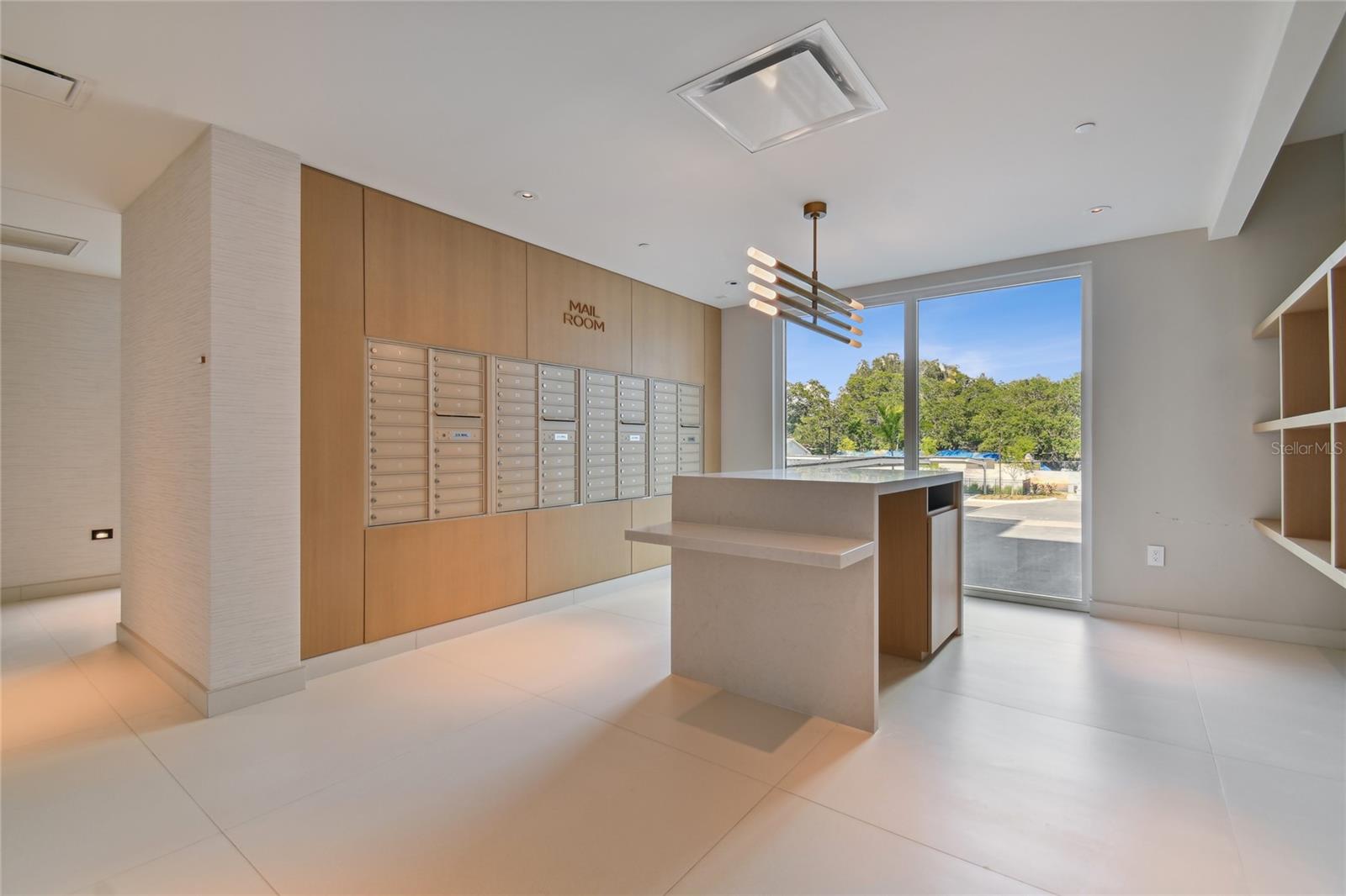 1020 SUNSET POINT RD RD #405, CLEARWATER, FL, 33755
