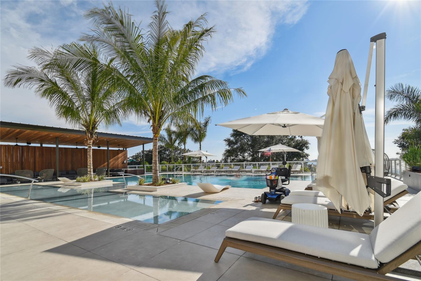 1020 SUNSET POINT RD RD #405, CLEARWATER, FL, 33755