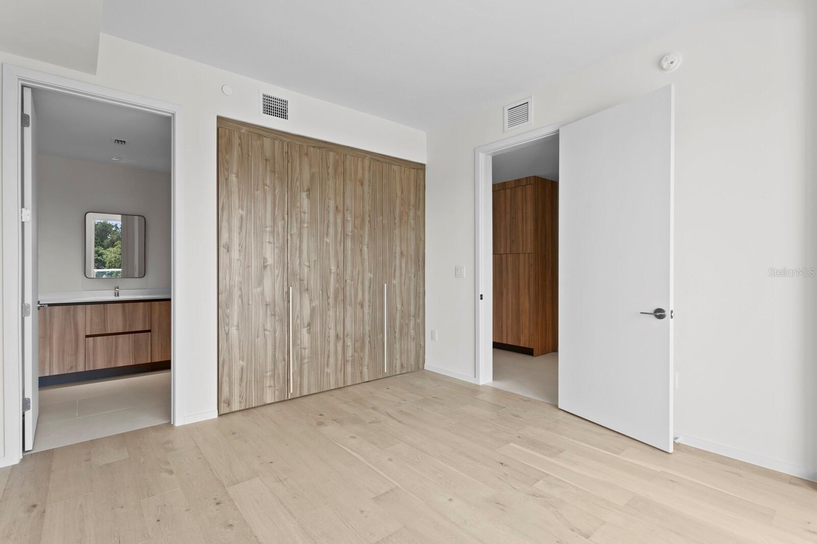 1020 SUNSET POINT RD RD #405, CLEARWATER, FL, 33755