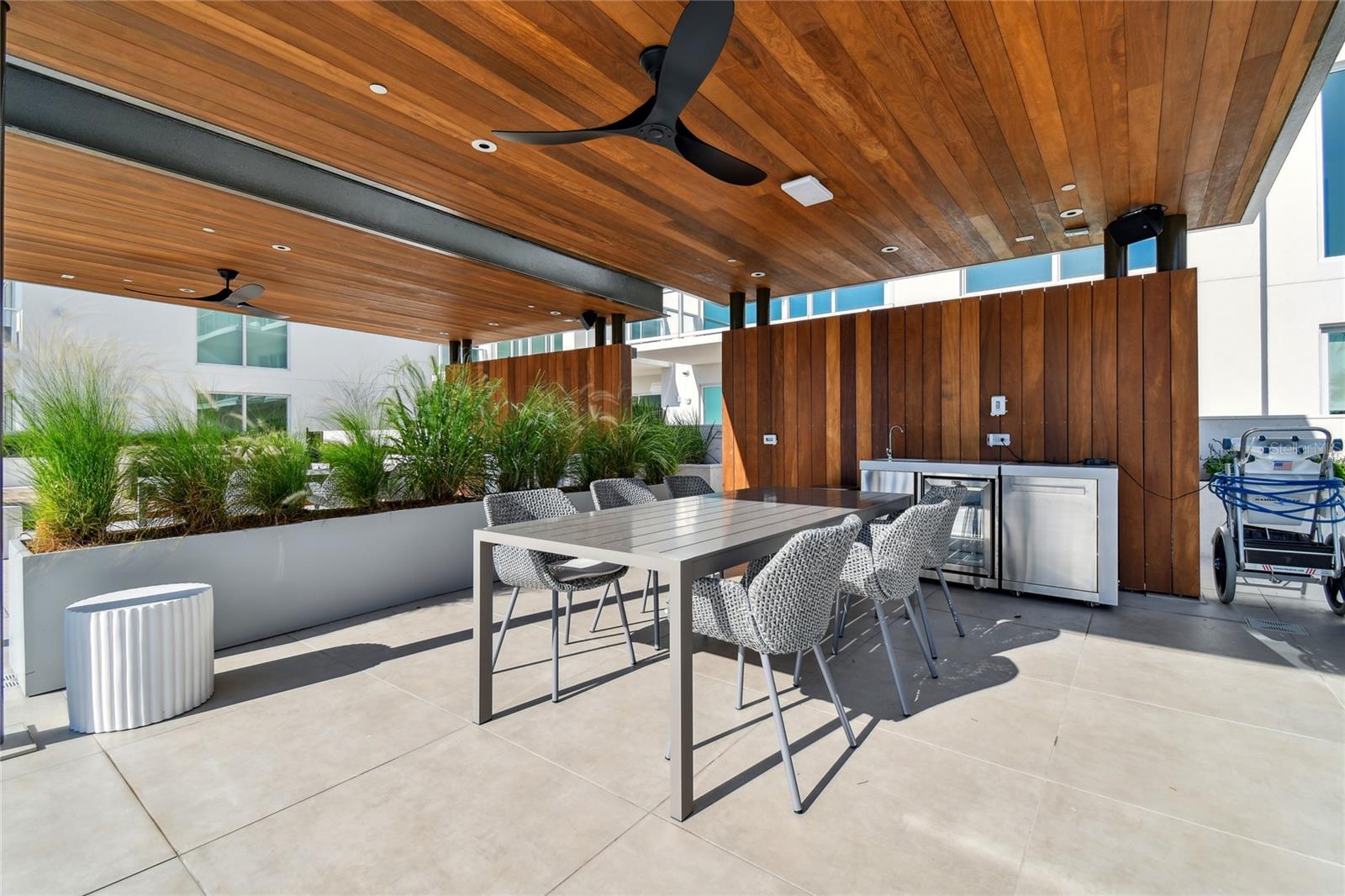 1020 SUNSET POINT RD #405, CLEARWATER, FL, 33755