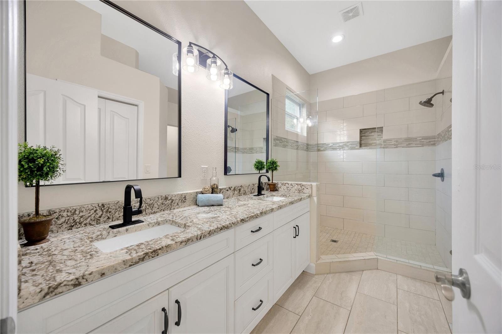 16835 HAWKRIDGE RD, LITHIA, FL, 33547