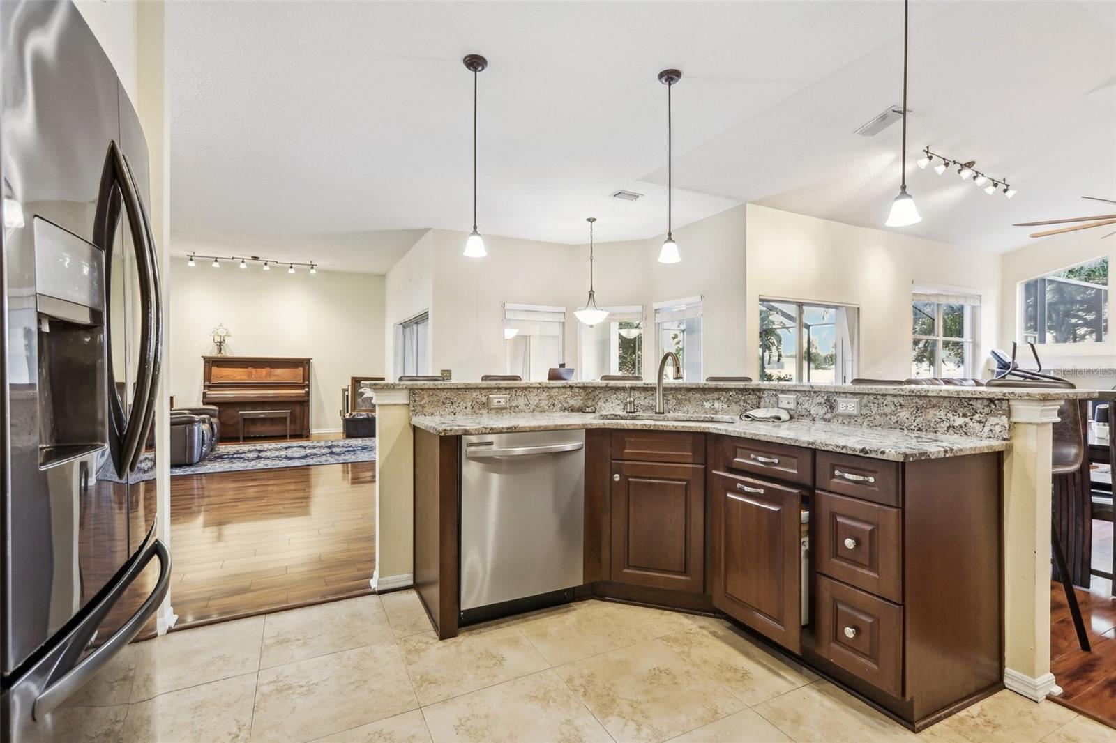 6411 BARTON RD, PLANT CITY, FL, 33565