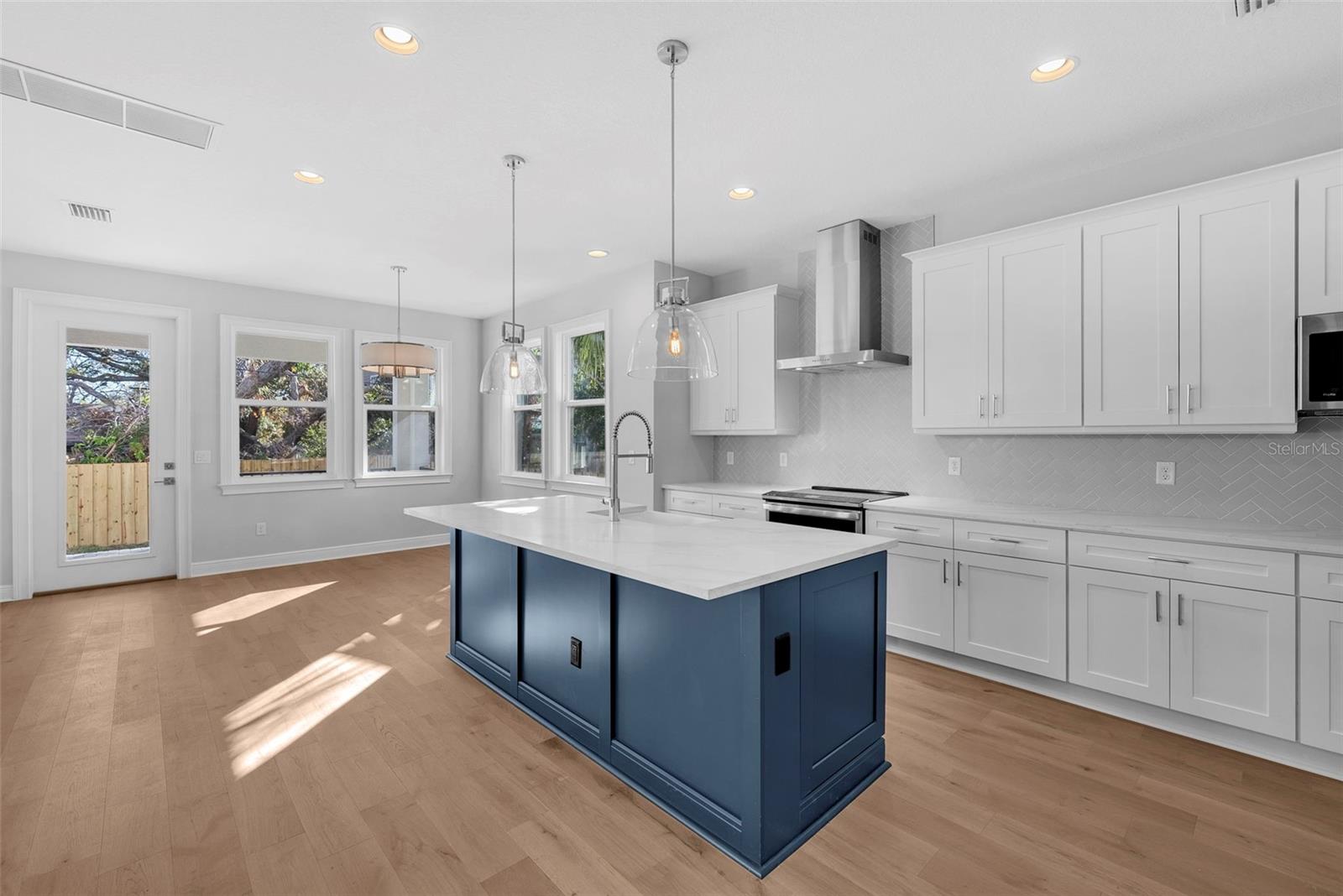 3612 W RENELLIE CIR, TAMPA, FL, 33629