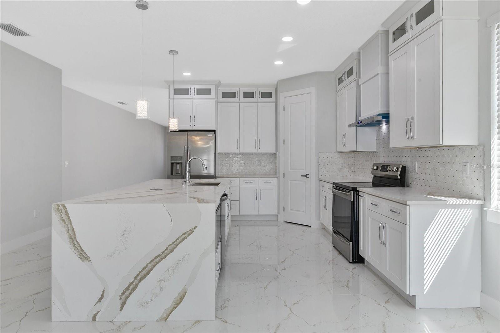 7214 BLOSSOM AVE, TAMPA, FL, 33614