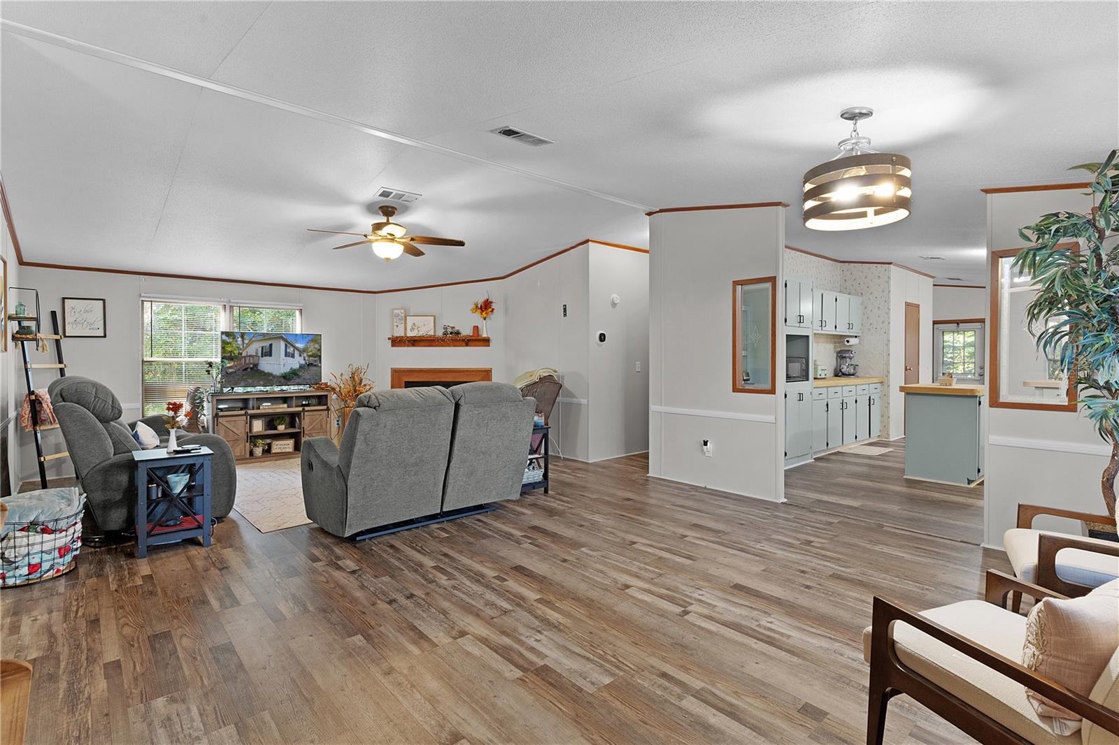 806 SUMMIT ST, LADY LAKE, FL, 32159