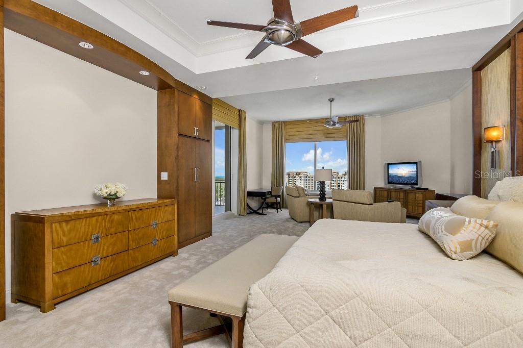 13675 VANDERBILT DR #1105, NAPLES, FL, 34110