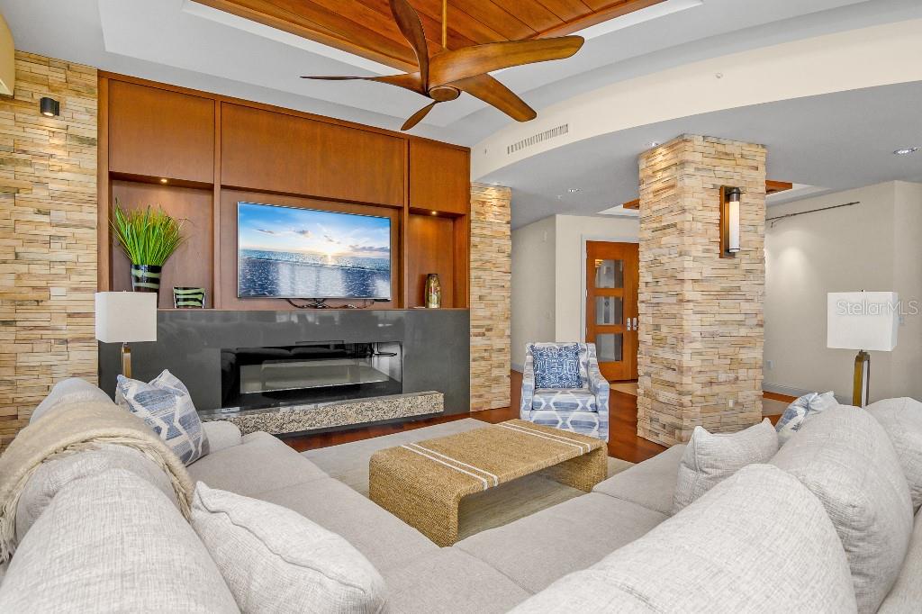 13675 VANDERBILT DR #1105, NAPLES, FL, 34110