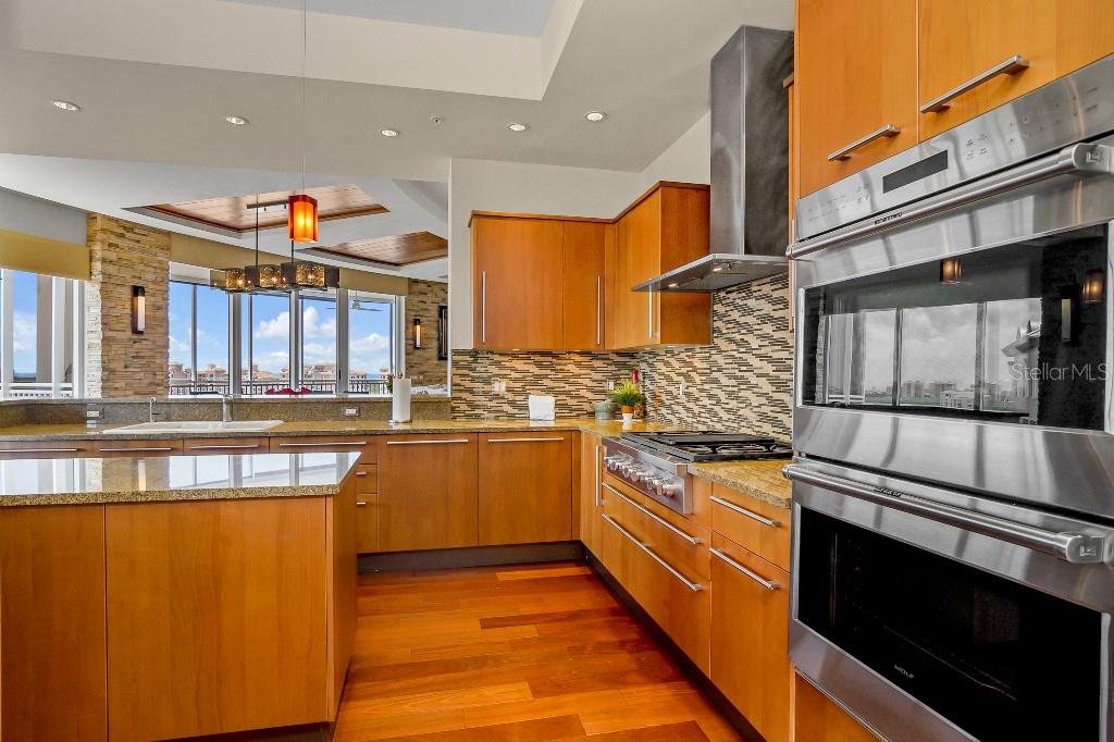 13675 VANDERBILT DR #1105, NAPLES, FL, 34110