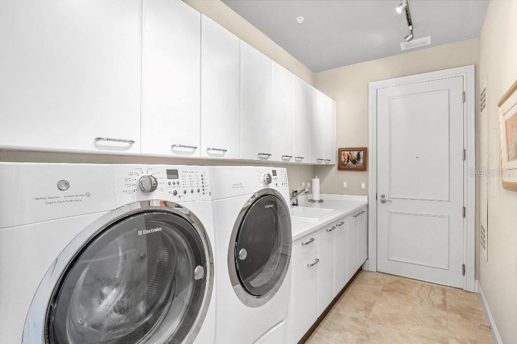 13675 VANDERBILT DR #1105, NAPLES, FL, 34110