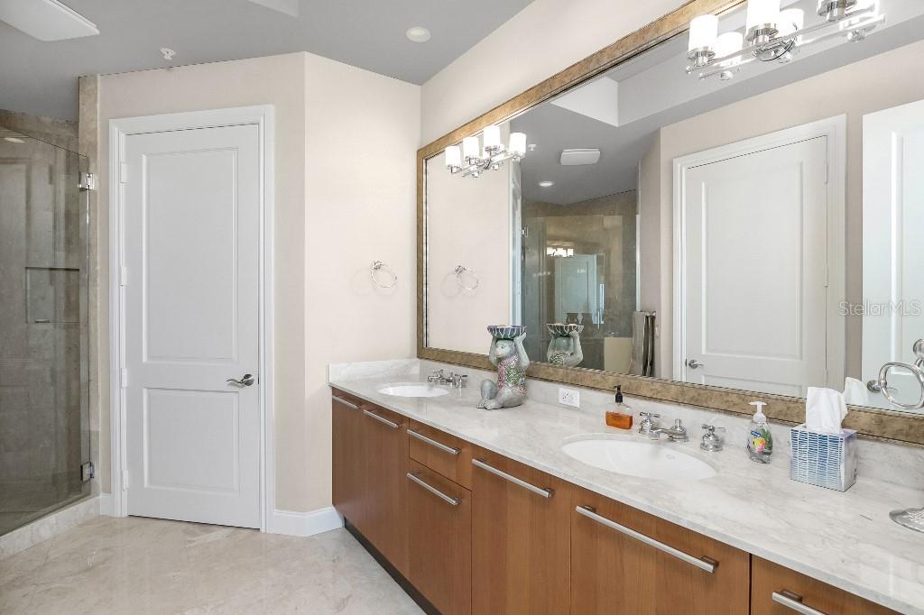 13675 VANDERBILT DR #1105, NAPLES, FL, 34110