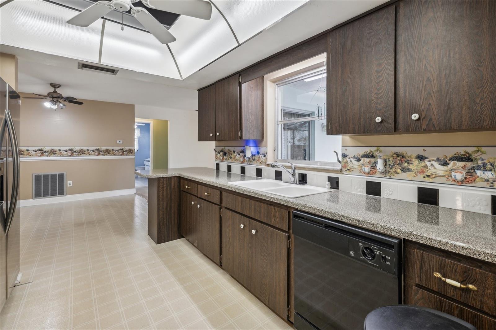 222 RIVIERE RD, PALM HARBOR, FL, 34683