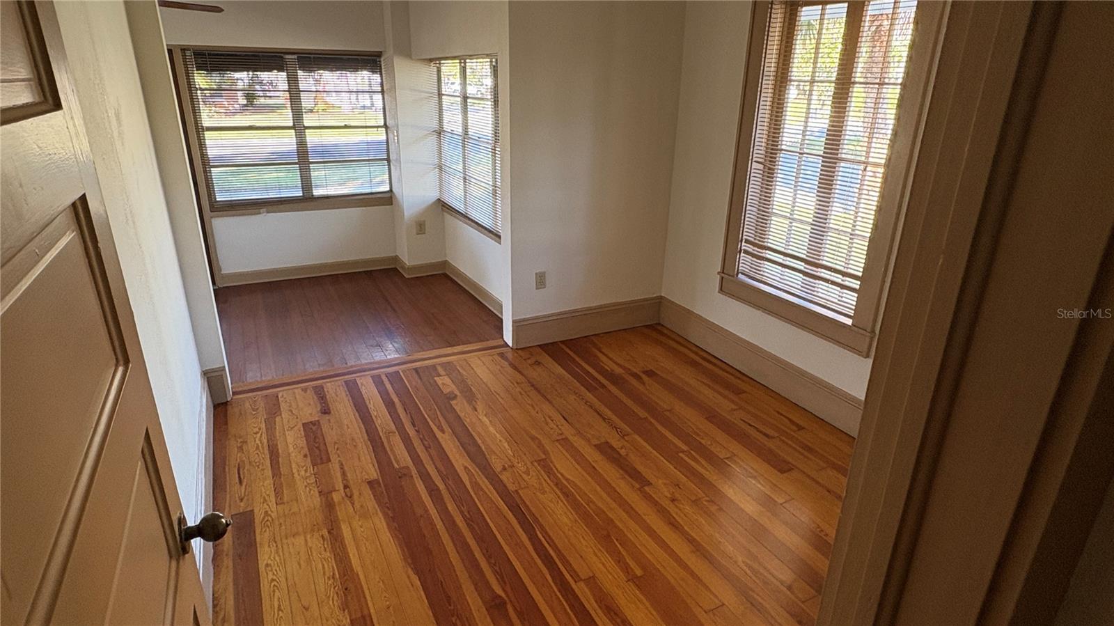 122 N ST. CLAIR ABRAMS AVE, TAVARES, FL, 32778