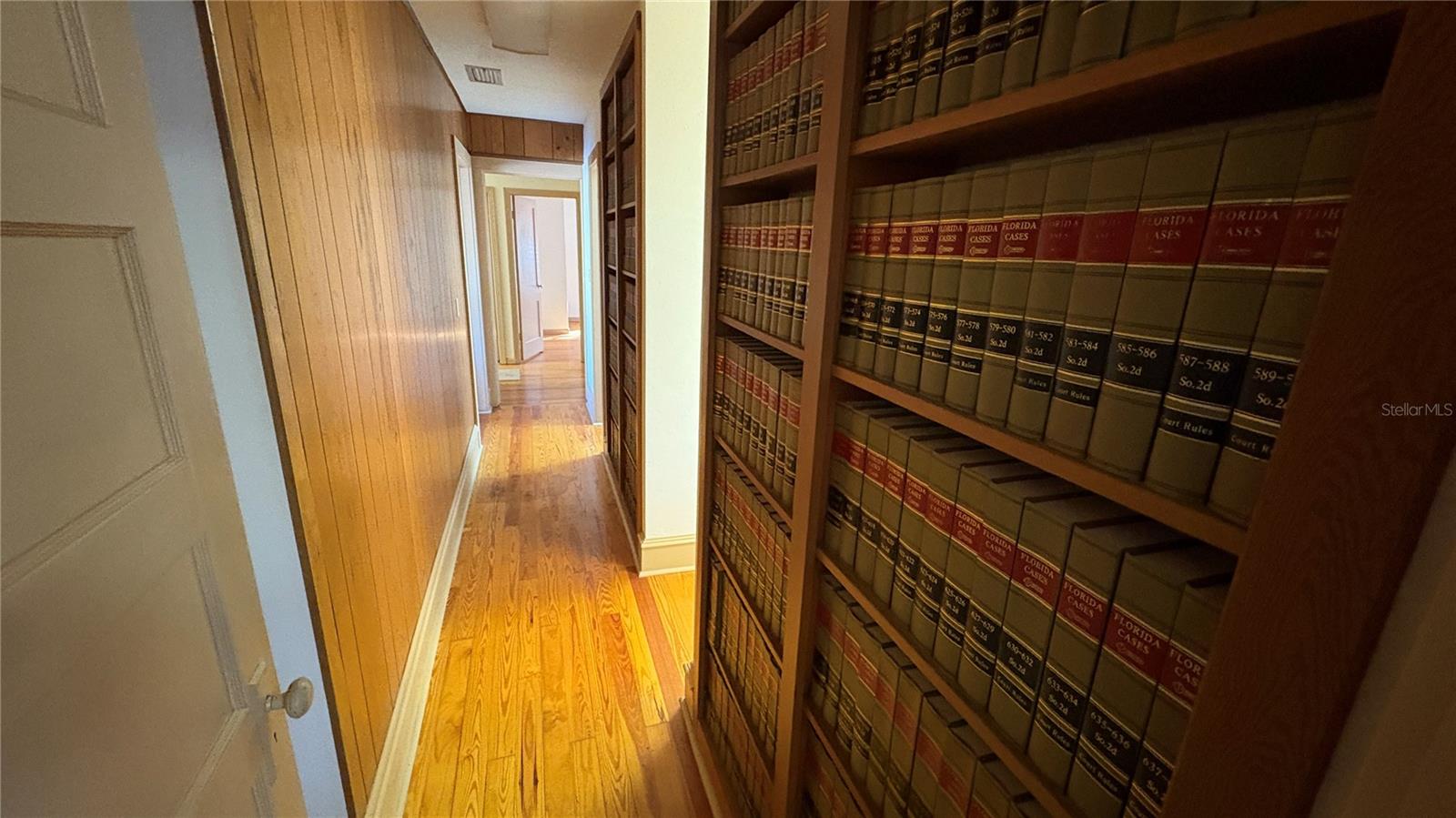 122 N ST. CLAIR ABRAMS AVE, TAVARES, FL, 32778