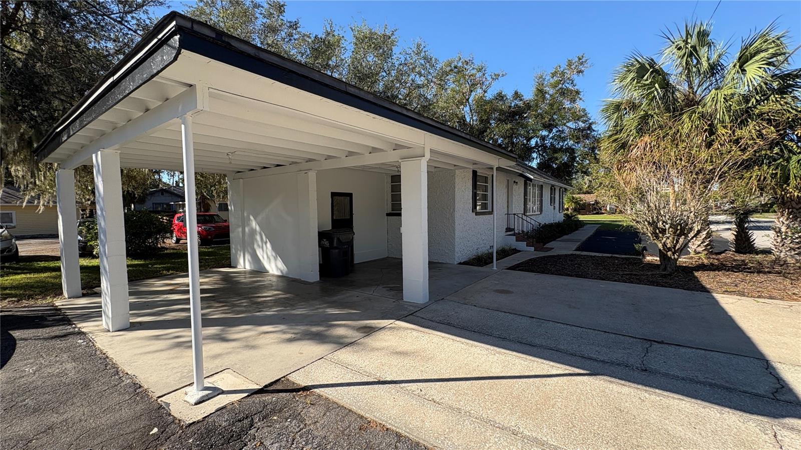 122 N ST. CLAIR ABRAMS AVE, TAVARES, FL, 32778