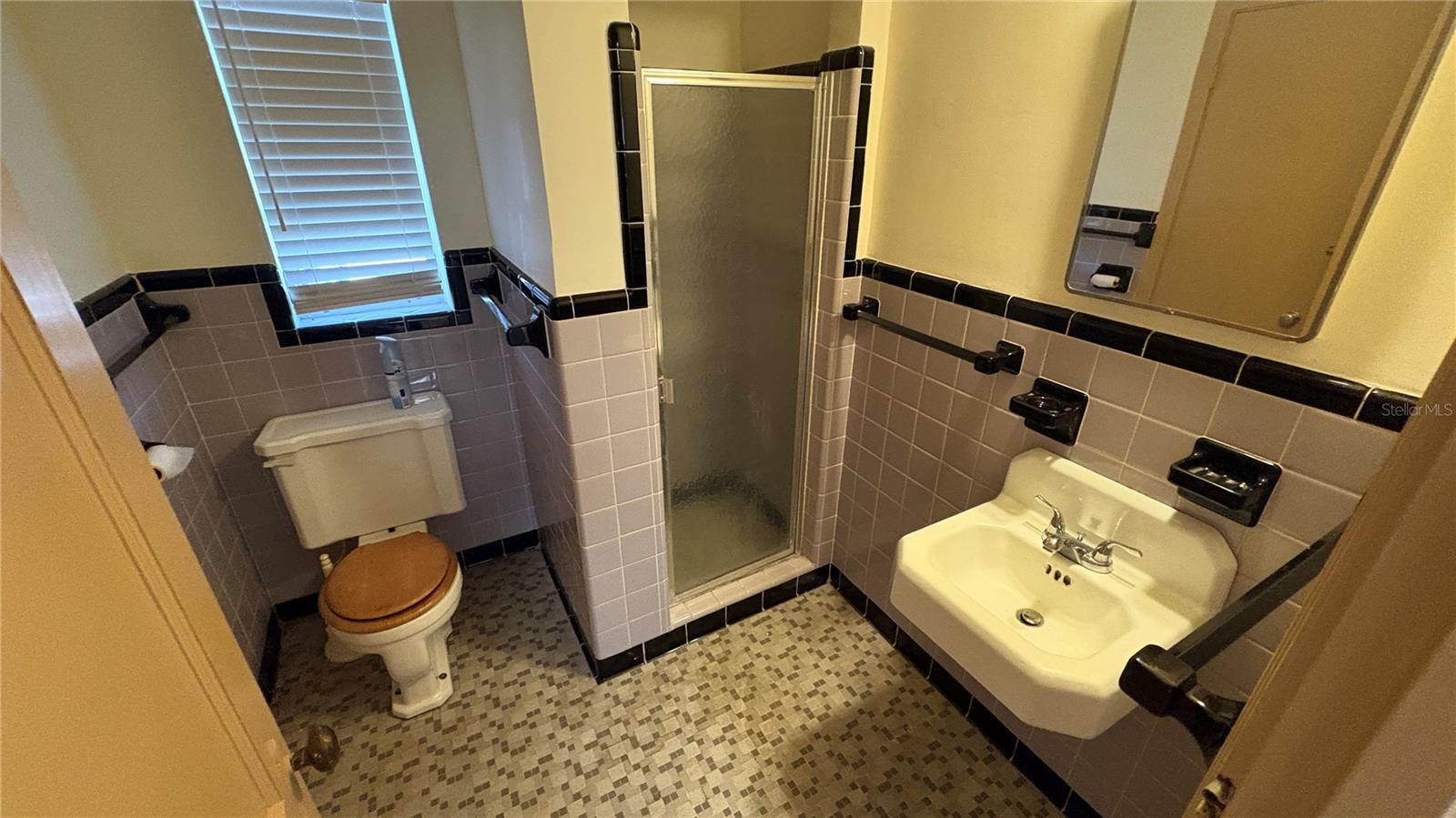 122 N ST. CLAIR ABRAMS AVE, TAVARES, FL, 32778