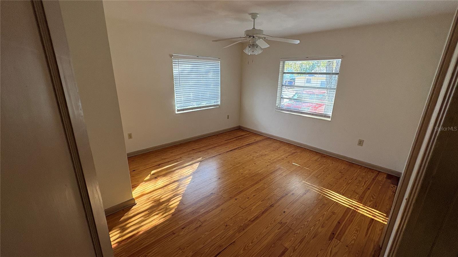 122 N ST. CLAIR ABRAMS AVE, TAVARES, FL, 32778