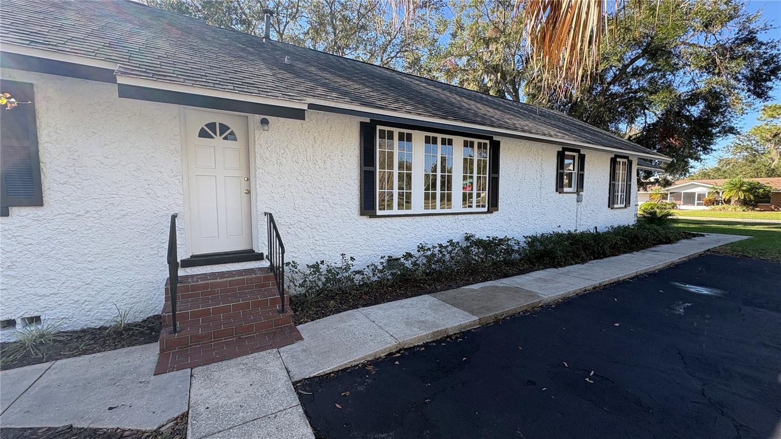 122 N ST. CLAIR ABRAMS AVE, TAVARES, FL, 32778