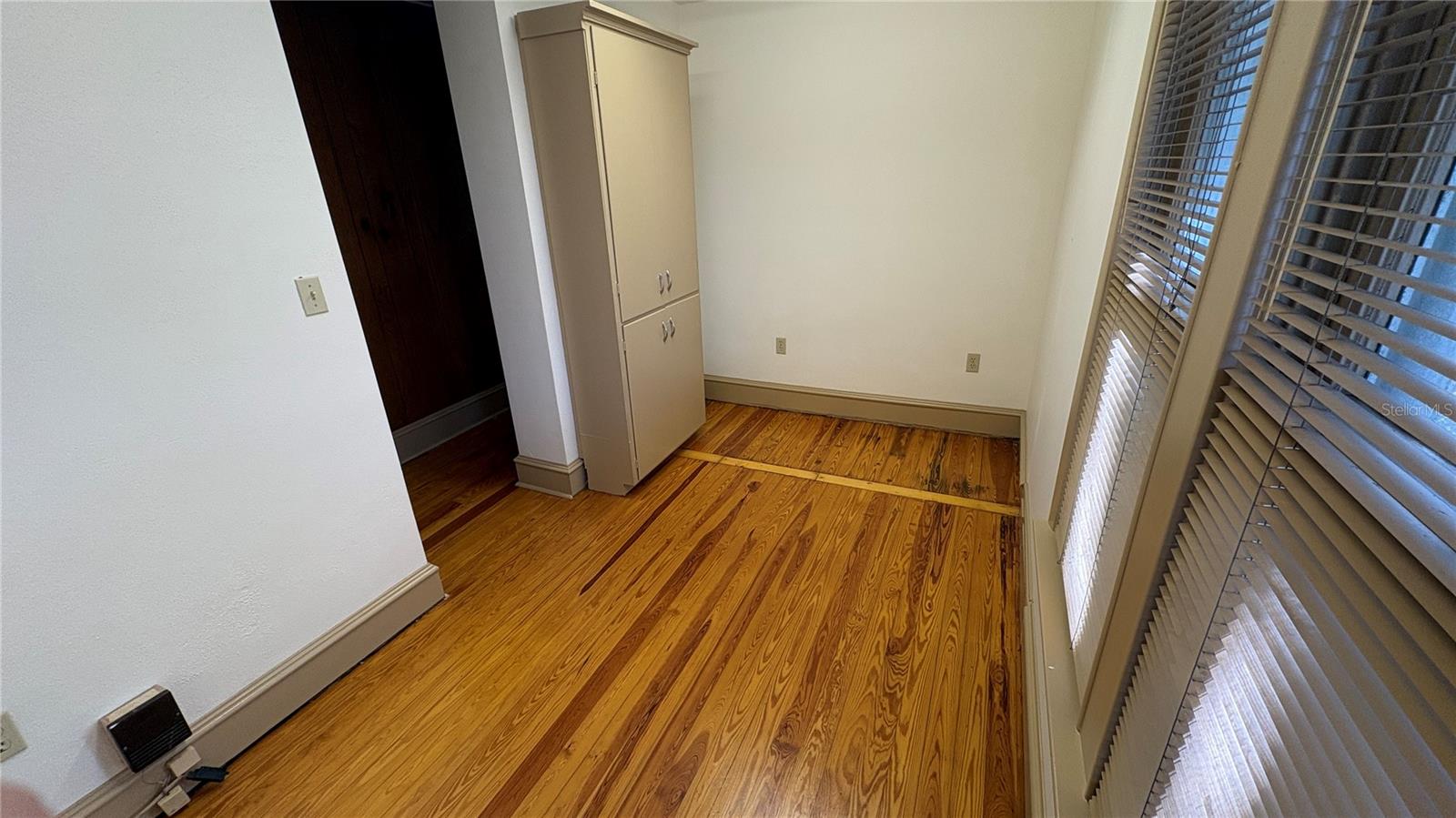 122 N ST. CLAIR ABRAMS AVE, TAVARES, FL, 32778