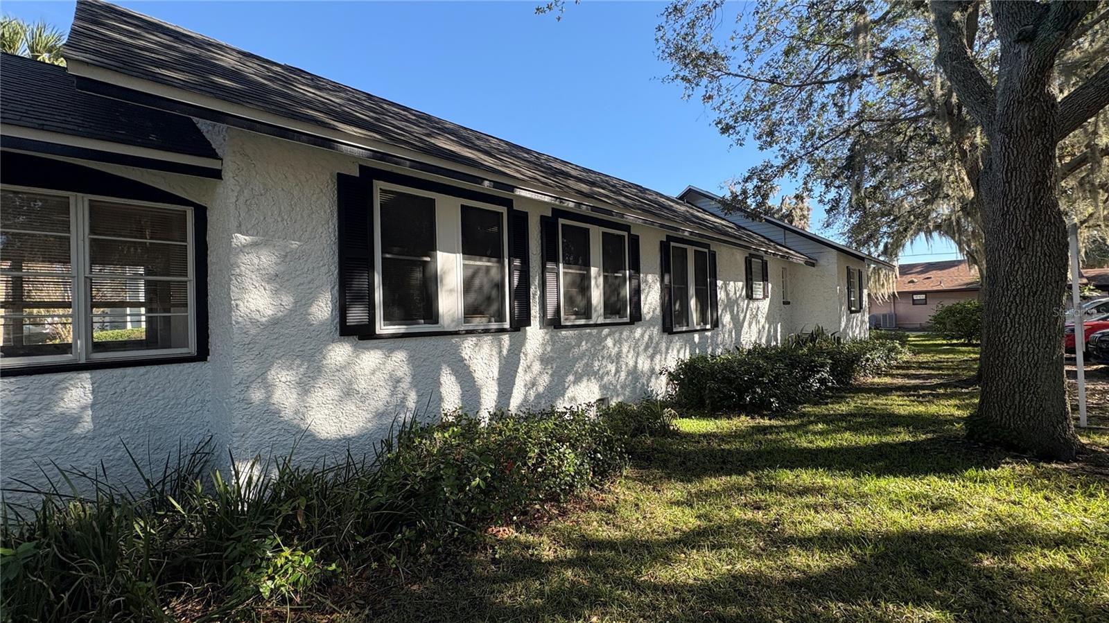 122 N ST. CLAIR ABRAMS AVE, TAVARES, FL, 32778