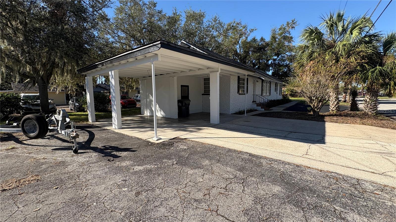 122 N ST. CLAIR ABRAMS AVE, TAVARES, FL, 32778