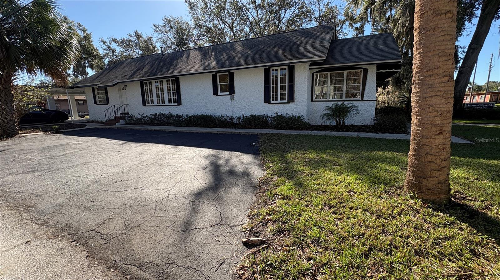 122 N ST. CLAIR ABRAMS AVE, TAVARES, FL, 32778