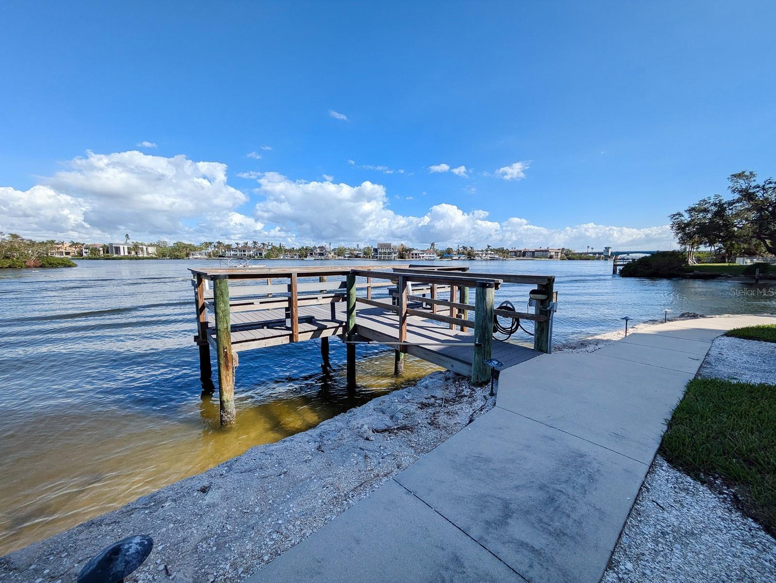 1350 N PORTOFINO DR #302TAR, SARASOTA, FL, 34242