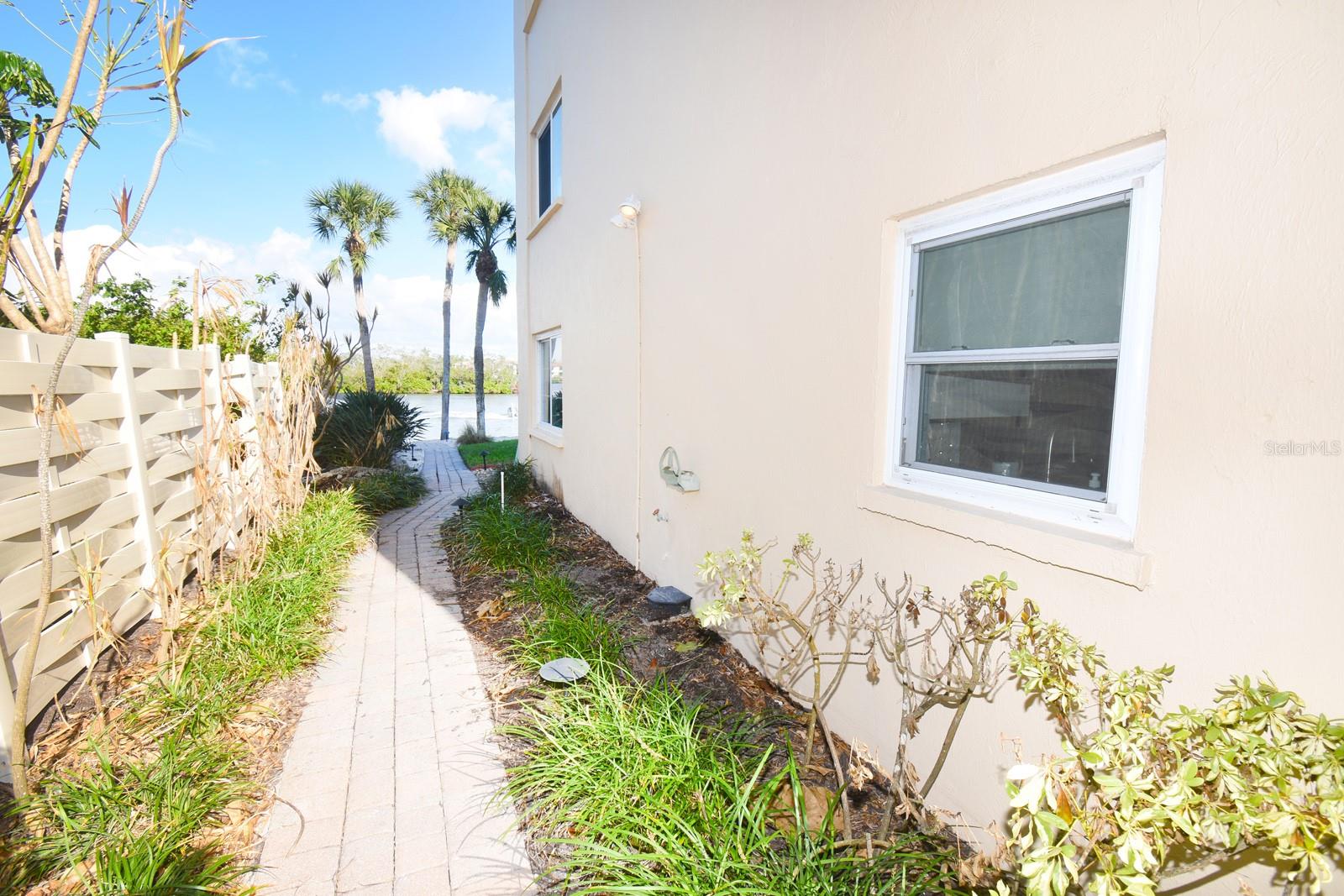 1350 N PORTOFINO DR #302TAR, SARASOTA, FL, 34242