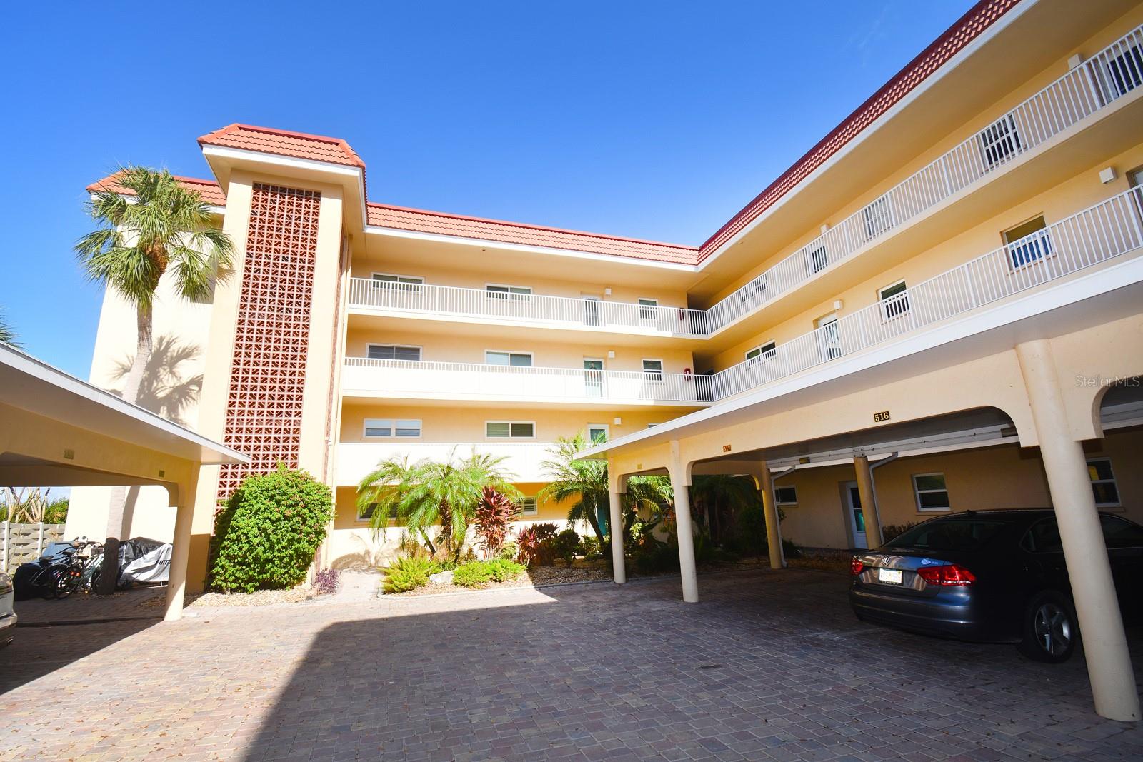1350 N PORTOFINO DR #302TAR, SARASOTA, FL, 34242