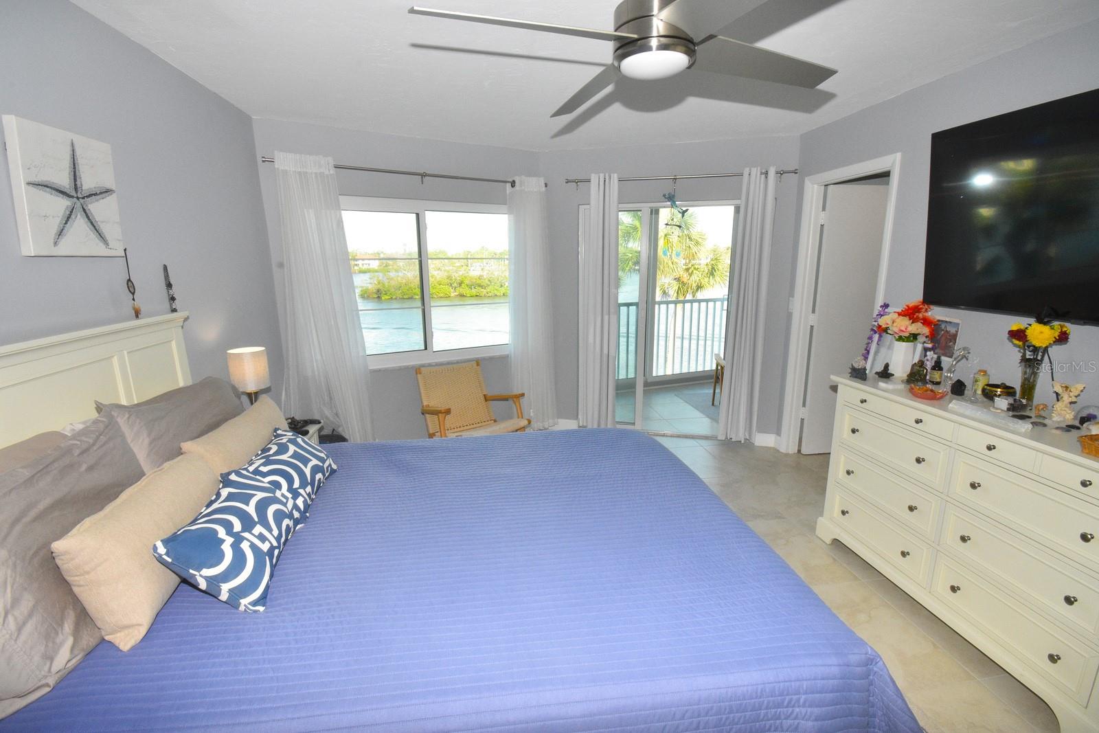 1350 N PORTOFINO DR #302TAR, SARASOTA, FL, 34242