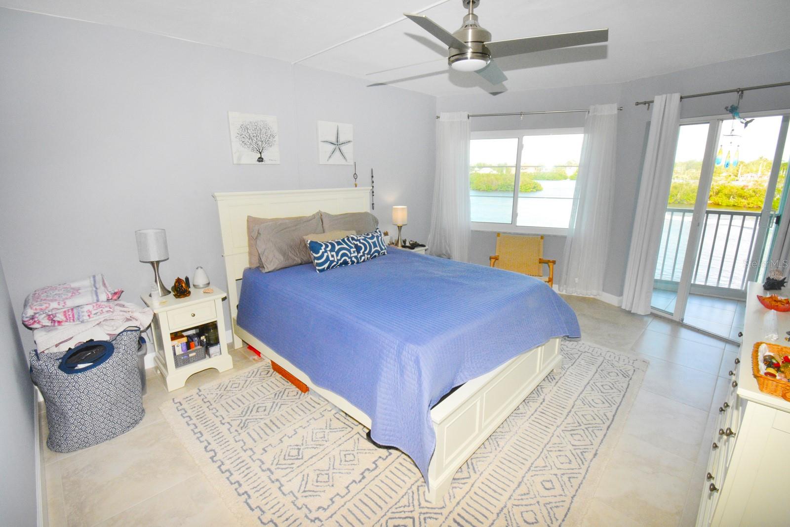 1350 N PORTOFINO DR #302TAR, SARASOTA, FL, 34242