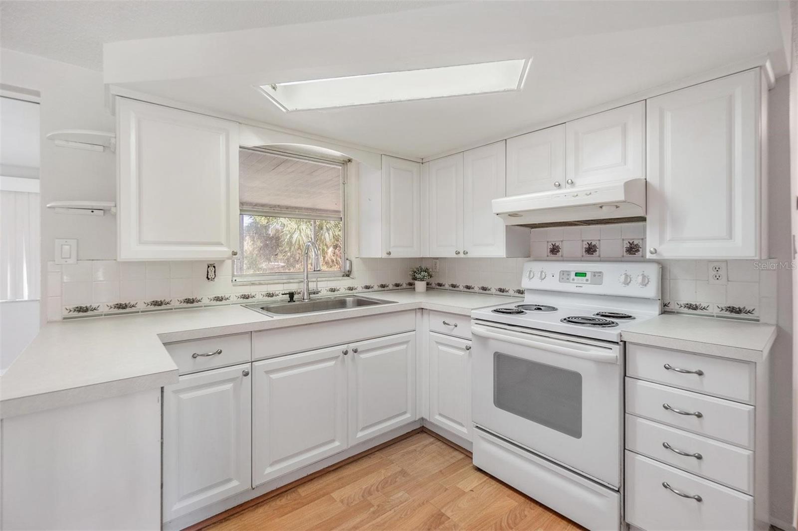 7631 FOX HOLLOW DR, PORT RICHEY, FL, 34668