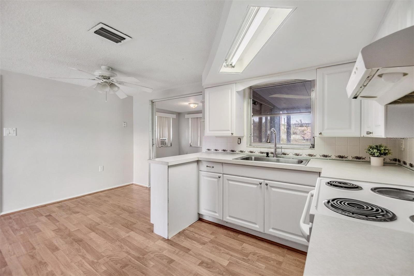 7631 FOX HOLLOW DR, PORT RICHEY, FL, 34668