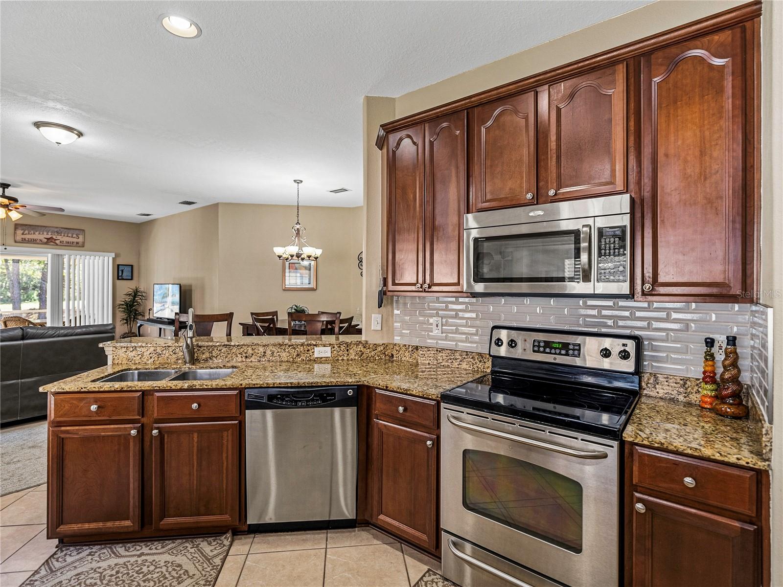 5726 AUTUMN SHIRE DR, ZEPHYRHILLS, FL, 33541