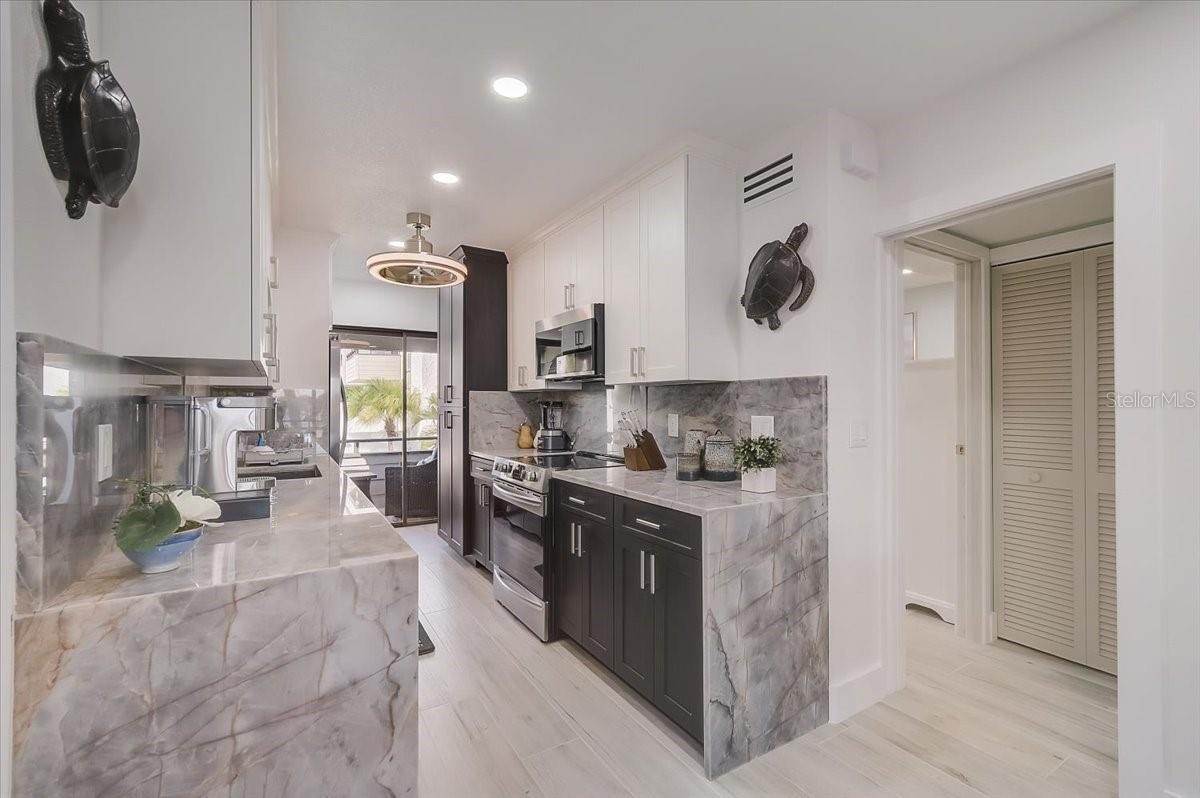 1555 TARPON CENTER DR #202, VENICE, FL, 34285