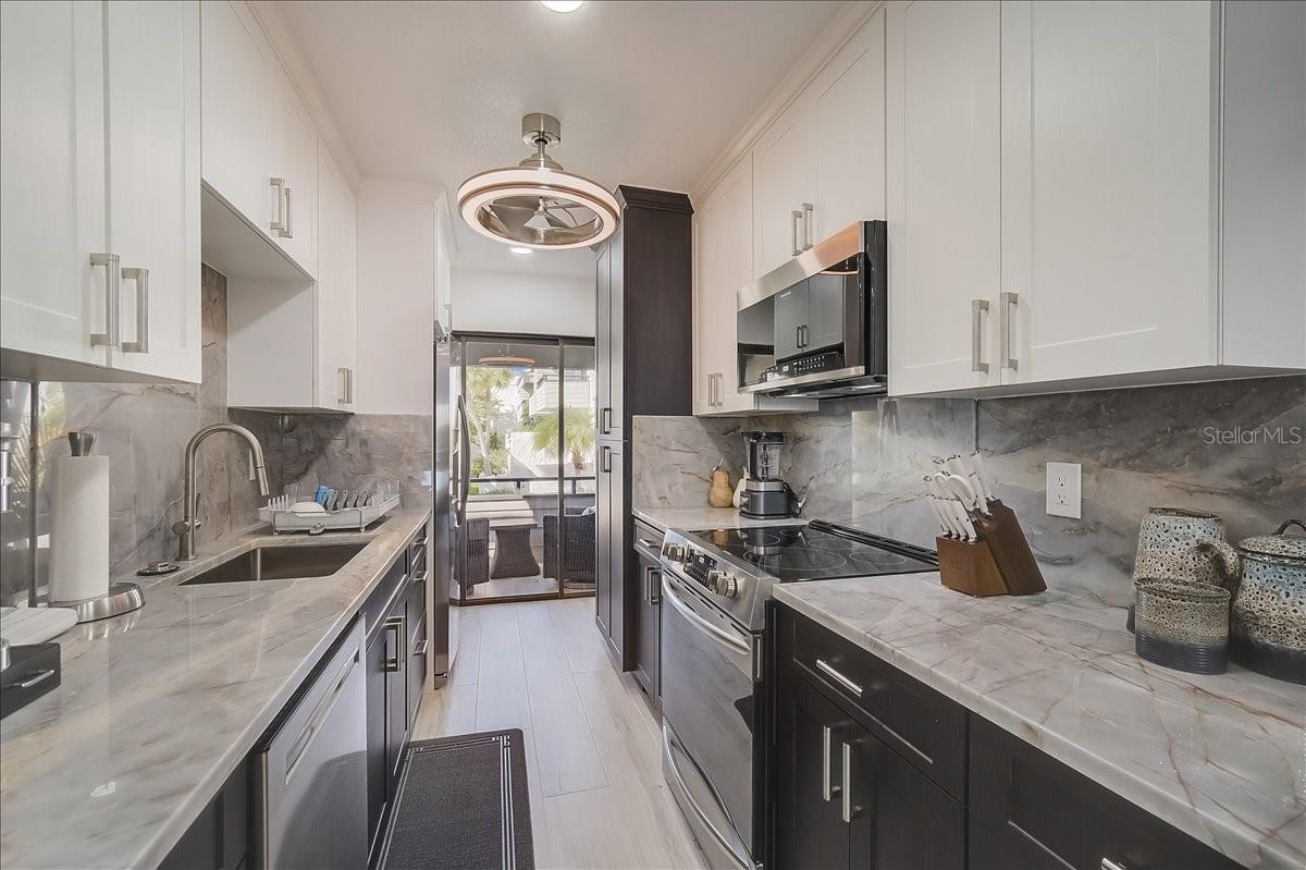 1555 TARPON CENTER DR #202, VENICE, FL, 34285