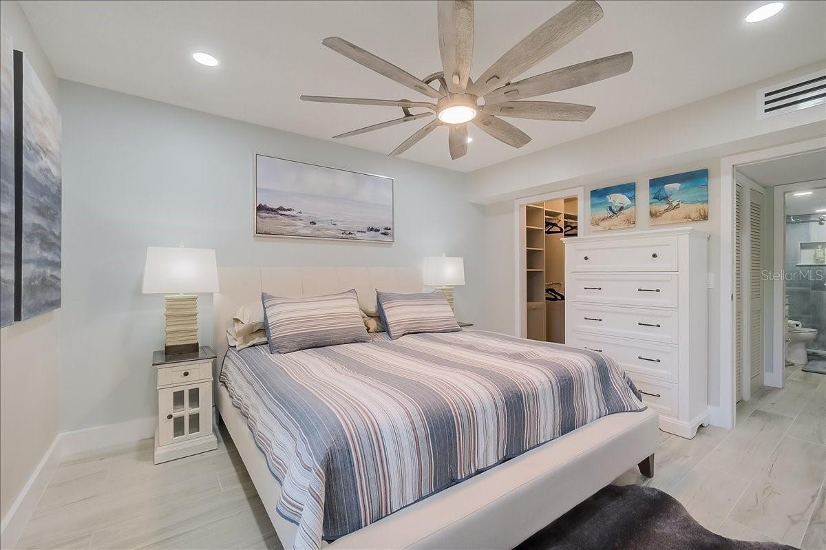 1555 TARPON CENTER DR #202, VENICE, FL, 34285