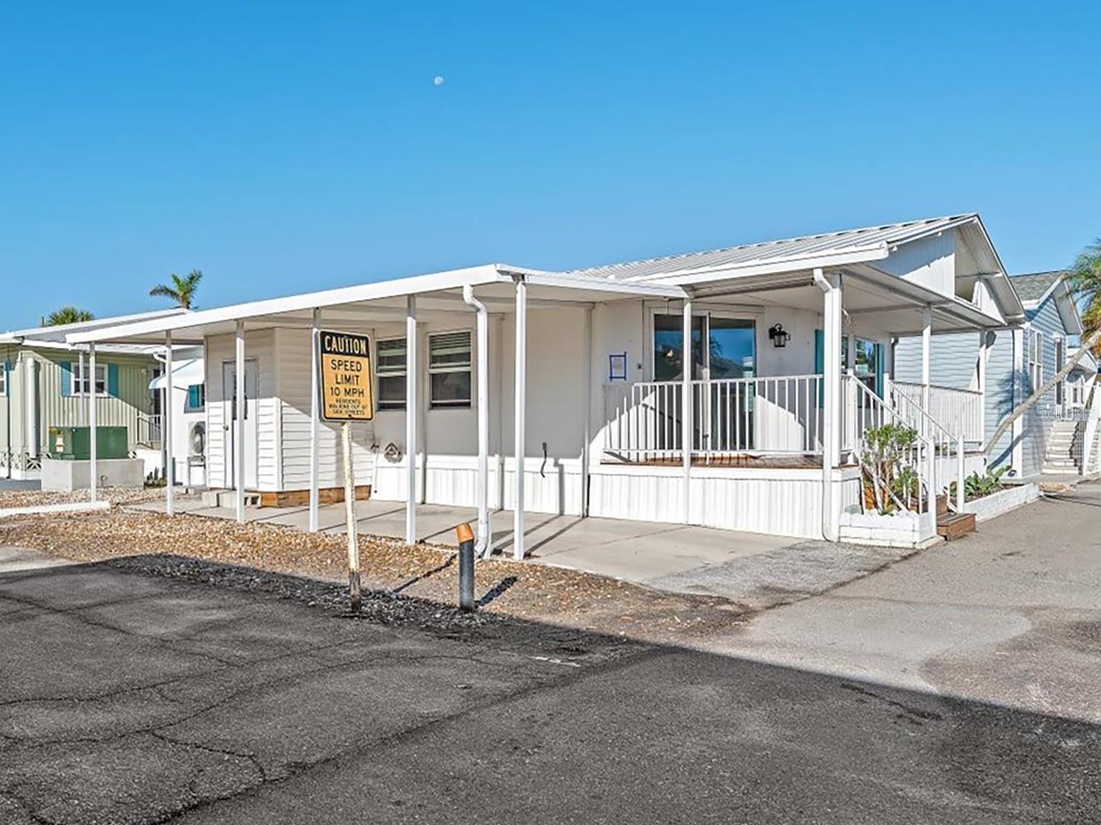 83 TWIN SHORES BLVD, LONGBOAT KEY, FL, 34228