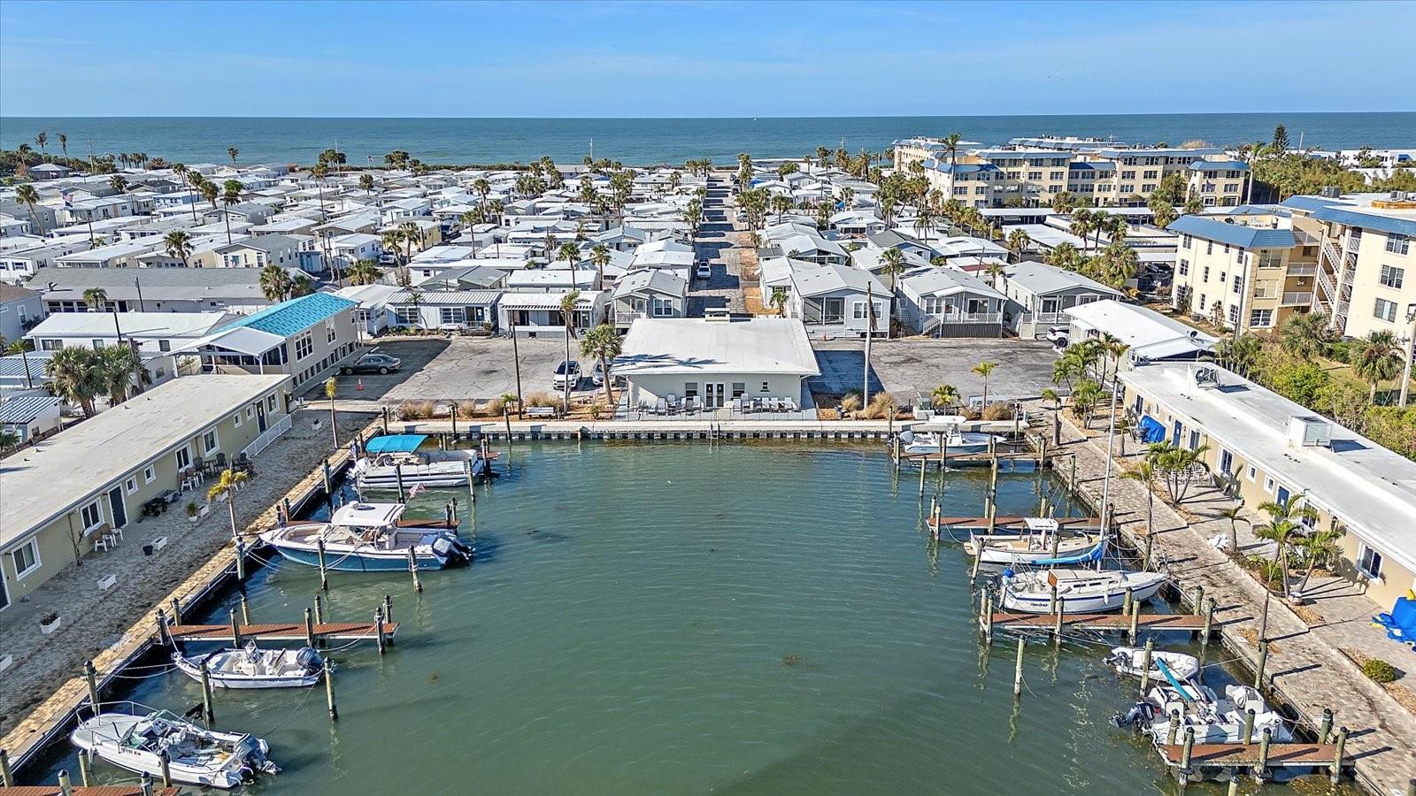 83 TWIN SHORES BLVD, LONGBOAT KEY, FL, 34228