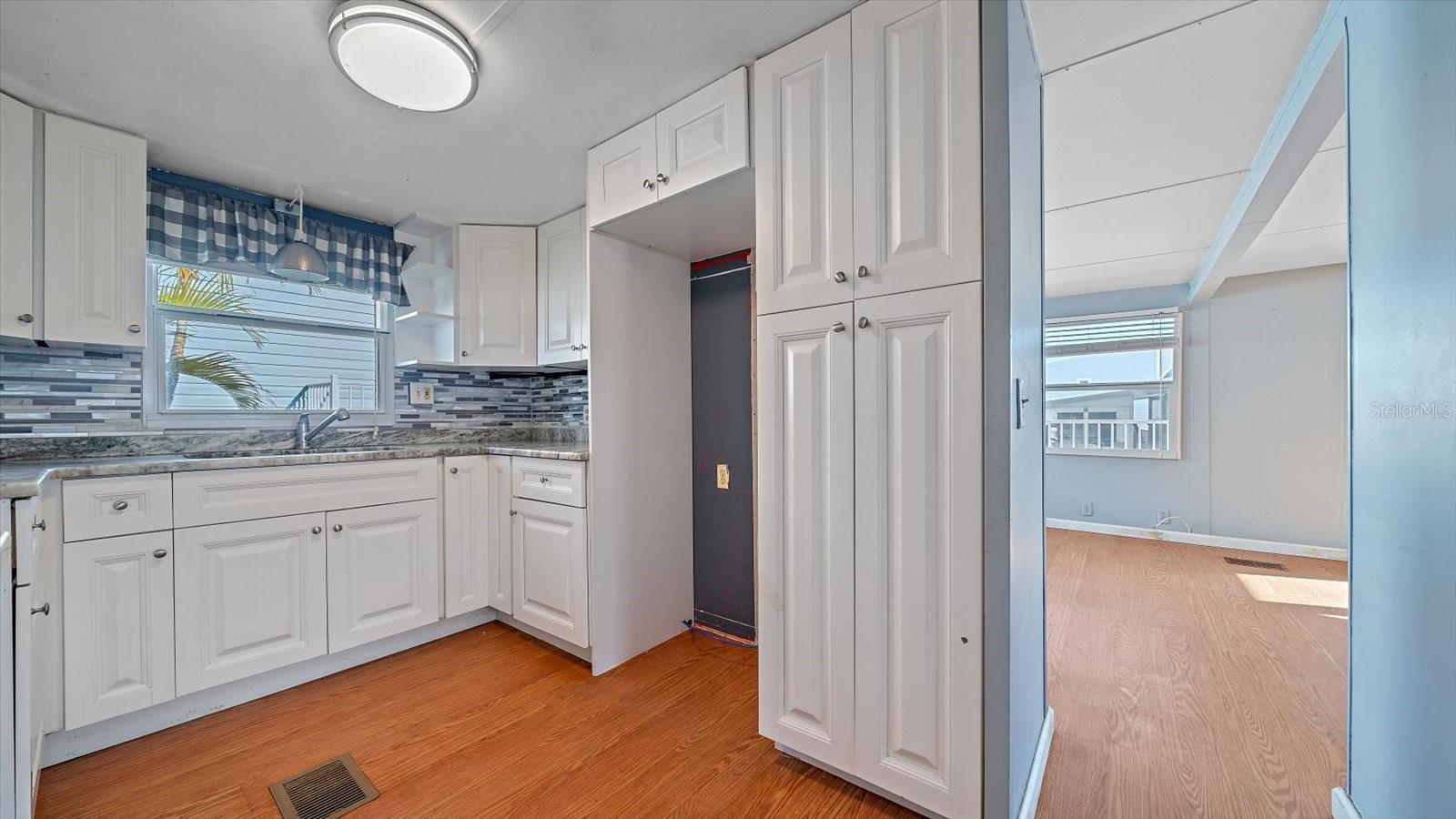 83 TWIN SHORES BLVD, LONGBOAT KEY, FL, 34228