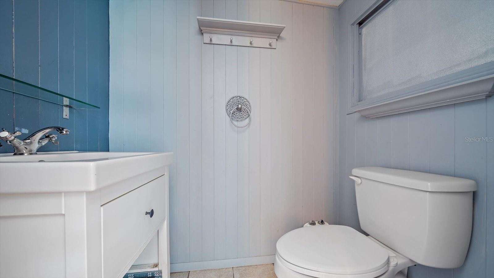 83 TWIN SHORES BLVD, LONGBOAT KEY, FL, 34228