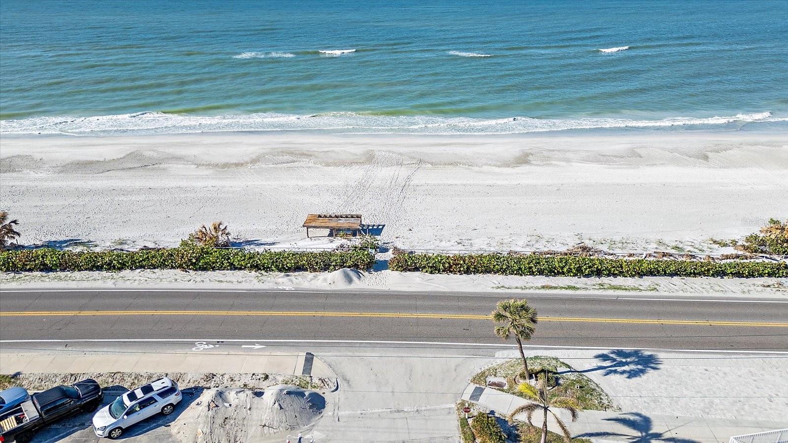 83 TWIN SHORES BLVD, LONGBOAT KEY, FL, 34228