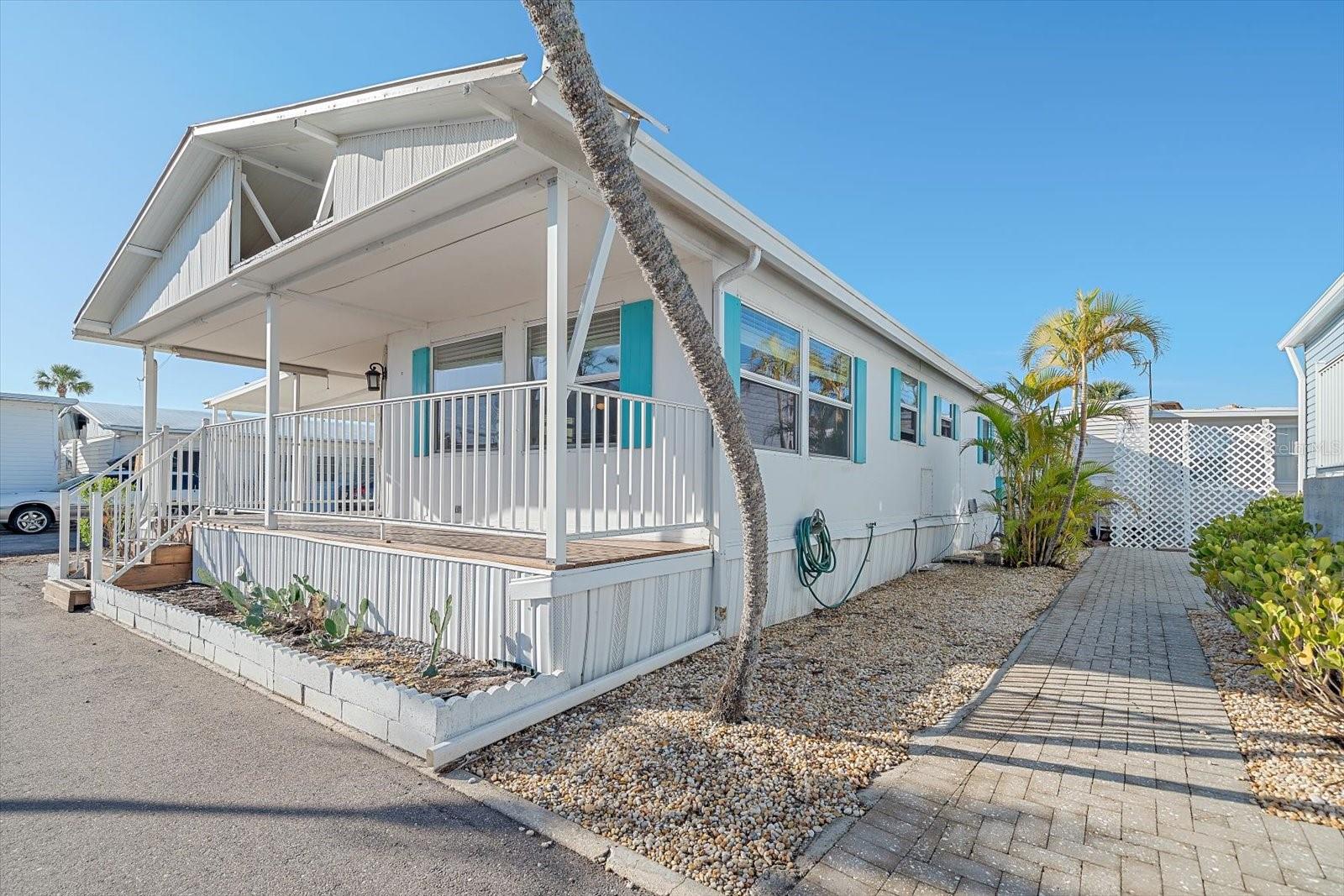 83 TWIN SHORES BLVD, LONGBOAT KEY, FL, 34228