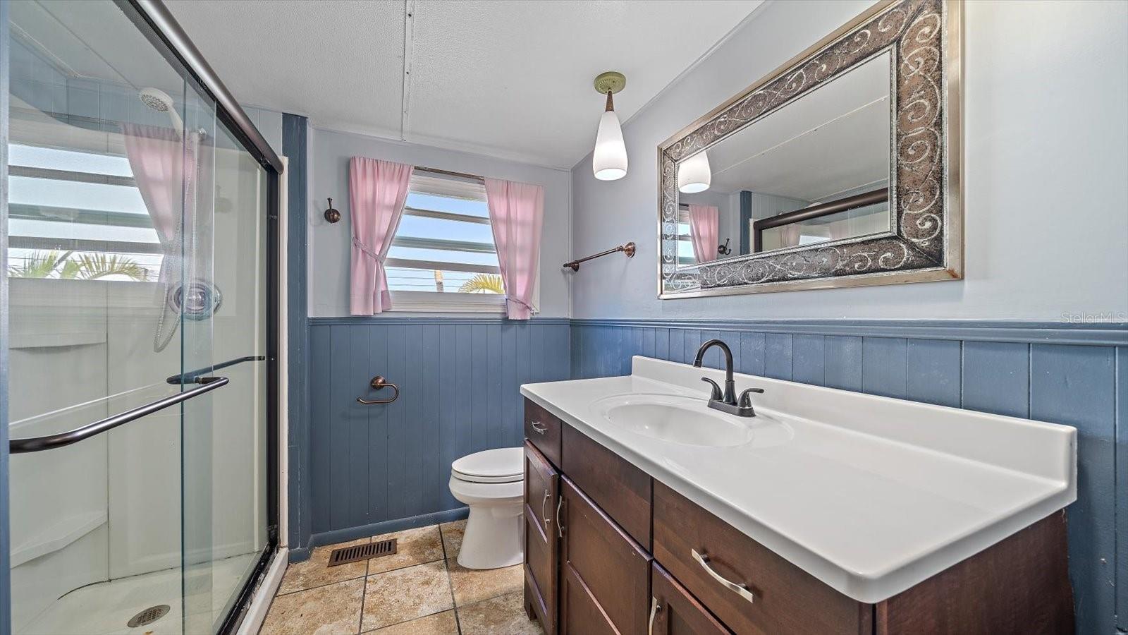 83 TWIN SHORES BLVD, LONGBOAT KEY, FL, 34228