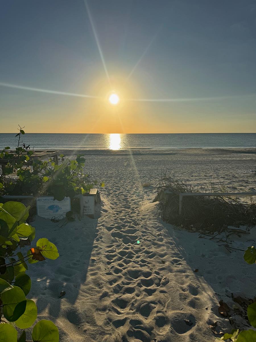 83 TWIN SHORES BLVD, LONGBOAT KEY, FL, 34228