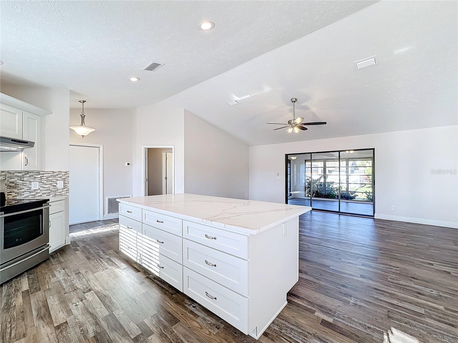 1715 S PEBBLE BEACH BLVD, SUN CITY CENTER, FL, 33573